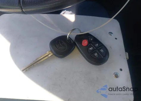 2018 Toyota Sienna Se 8 Passenger z USA, uszkodzony, nr VIN 5TDXZ3DC1JS942275